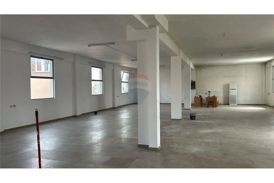 Tirane, jepet me qera ambjent biznesi Kati 0, 140 m² 800 € (Rruga "Dhimo Dhima")