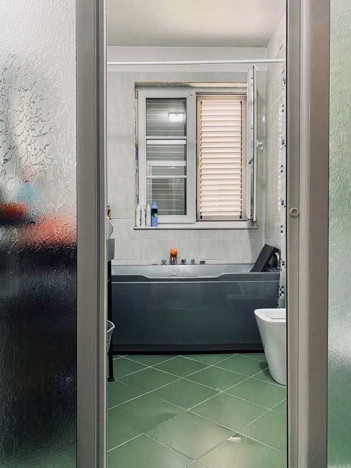 Tirane, jepet me qera Vile 4+1 Kati 3, 180 m² 1.200 € (Rruga Hermann Gmeiner)