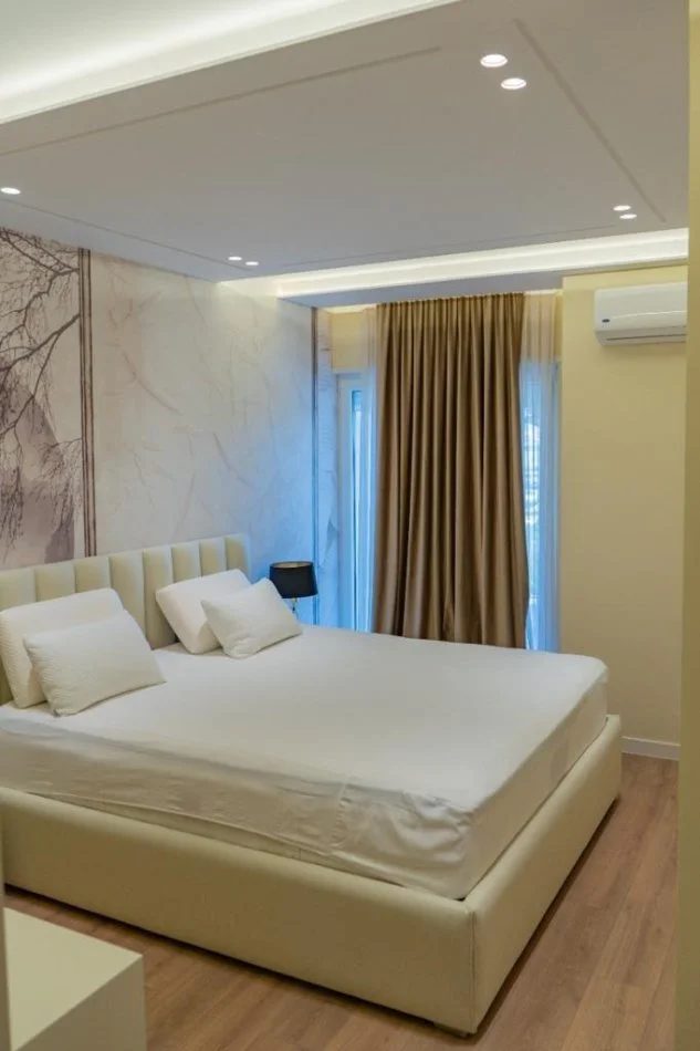 Tirane, jepet me qera apartament 2+1+Aneks+Ballkon Kati 2, 126 m² 900 € 