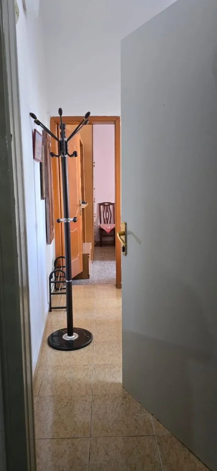 Tirane, jepet me qera vetem 1 dhome 1+1 Kati 3, 380 € (Rruga emin duraku)