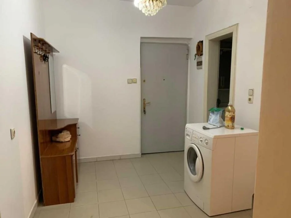 Tirane, jepet me qera apartament 2+1+Ballkon Kati 5, 95 m² 500 € (Rruga Bulevardi Zogu I)