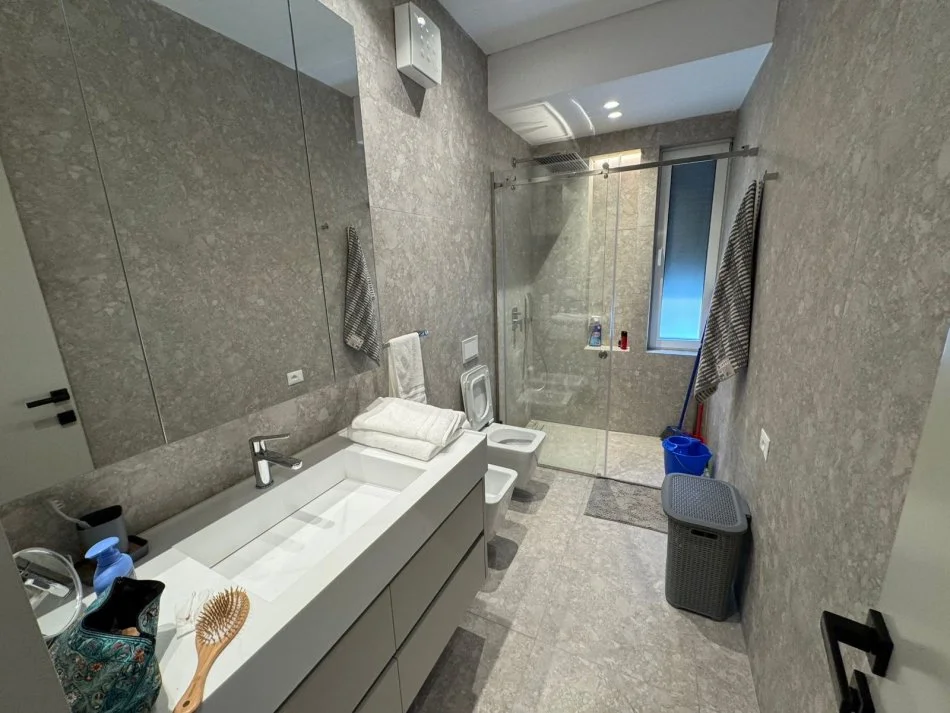 Tirane, jepet me qera apartament 1+1 Kati 3, 62 m² 900 € (Rezidenca Kodra e diellit 1)