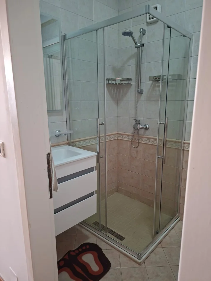 Tirane, jepet me qera apartament 2+1+Aneks+Ballkon Kati 8, 145 m² 950 € (Rruga Nikolla Tupe)