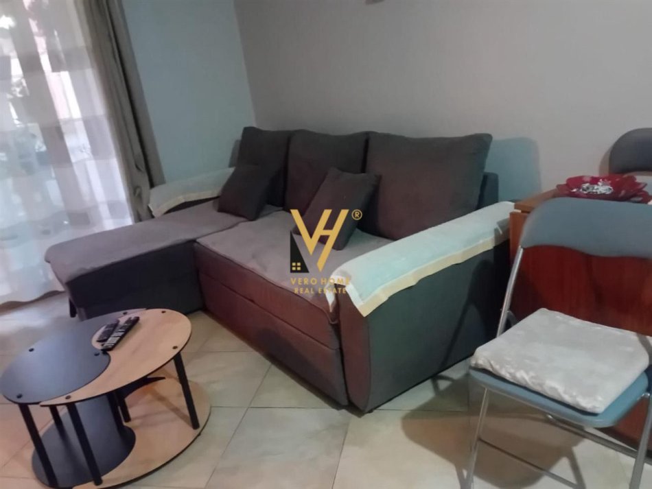 Tirane, jepet me qera apartament 1+1+Ballkon Kati 1, 60 m² 400 € (YZBERISHT)