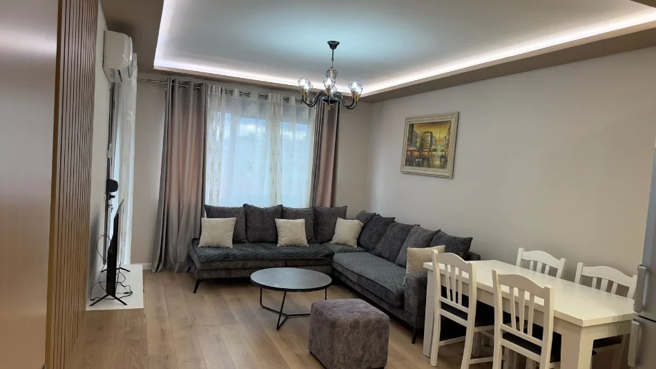 Tirane, jepet me qera 1+1+Ballkon Kati 2, 65 m² 550 € (Liqeni Thate Kopshti Botanik)
