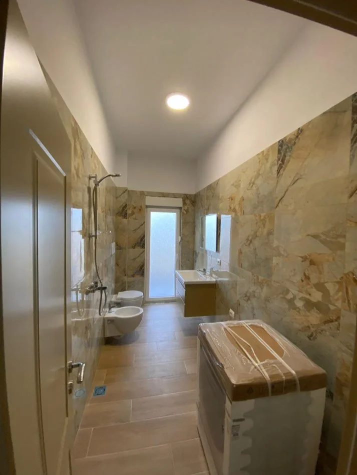 Tirane, jepet me qera apartament 1+1 , 