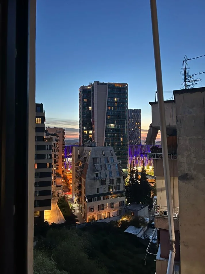 Tirane, jepet me qera apartament 1+1+Aneks+Ballkon Kati 9, 75 m² 900 € (Stadiumi Air Albania)