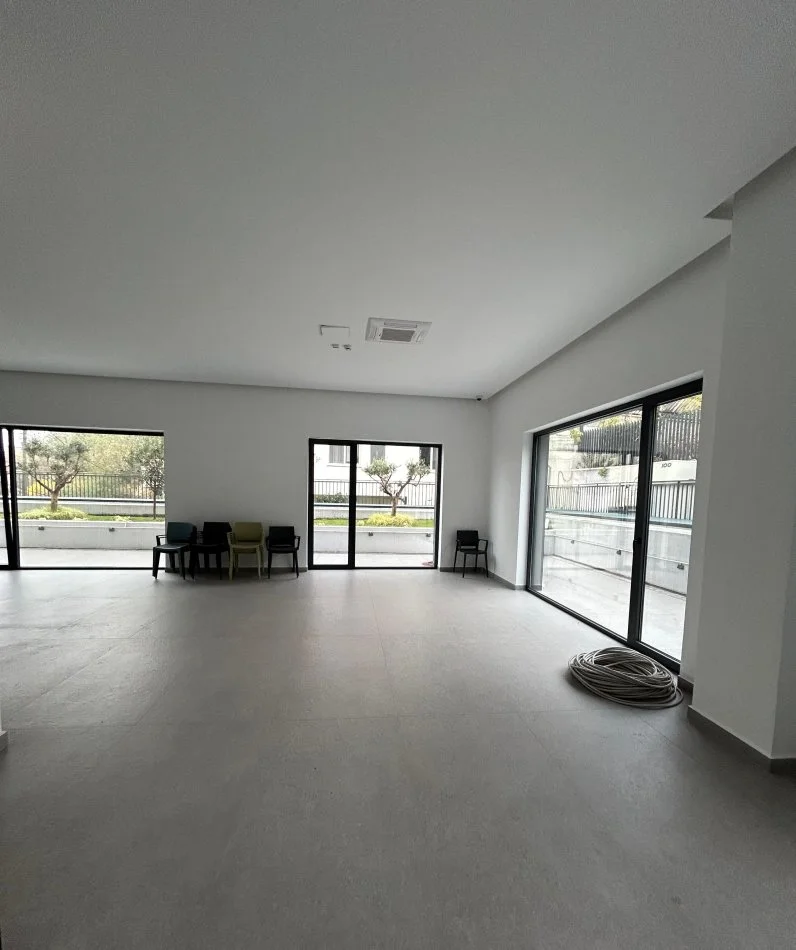 Tirane, jepet me qera ambjent biznesi Kati 0, 200 m² 3.000 € (Xibraku)