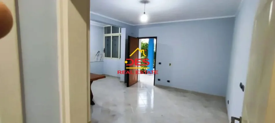 Vlore, jepet me qera shtepi 2+1+Ballkon Kati 0, 90 m² 250 € (Rruga Damian Humariti)