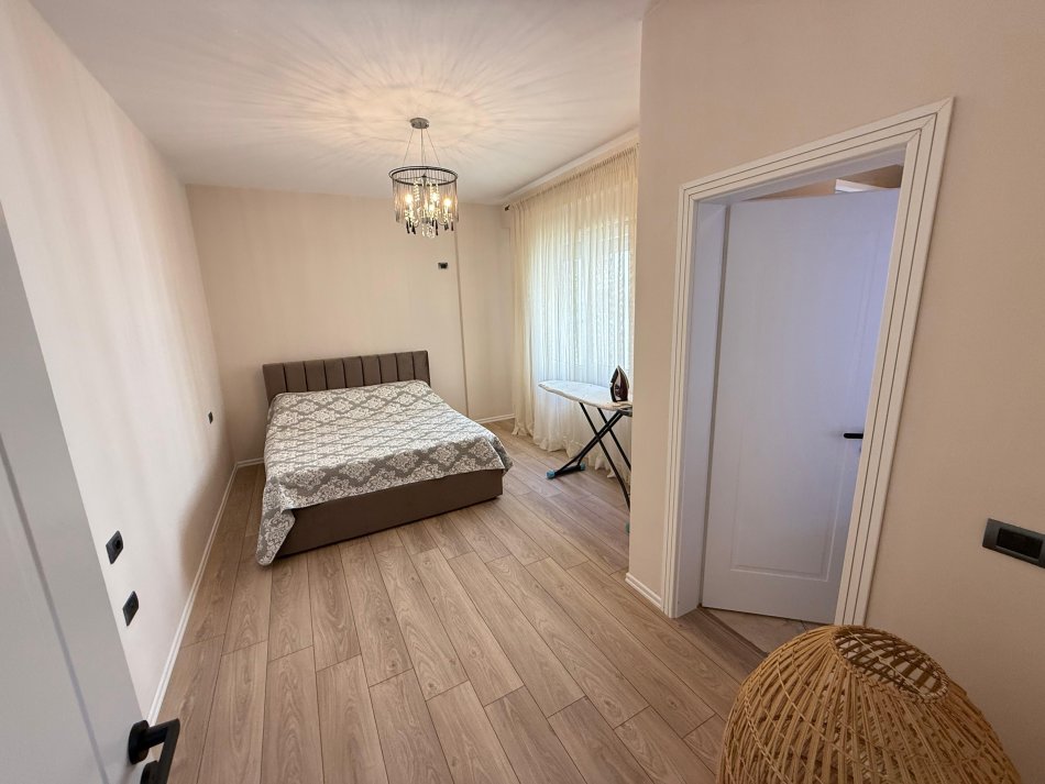 Tirane, jepet me qera apartament 2+1 Kati 3, 130 m² 800 € (kopshti zoologjik)
