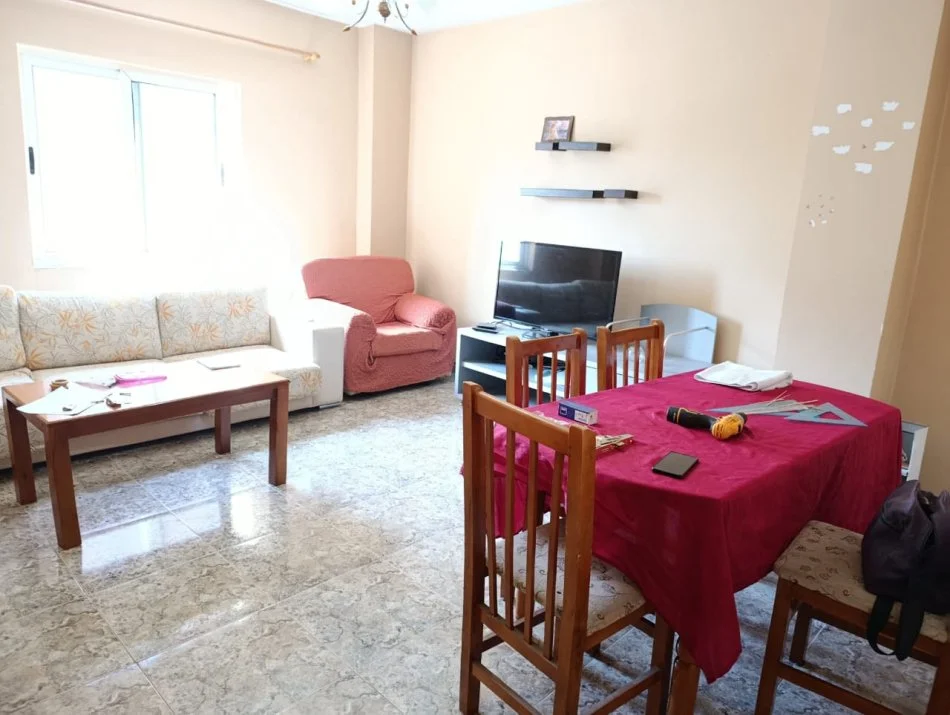 Tirane, jepet me qera apartament 2+1 Kati 3, 135 m² 500 € 