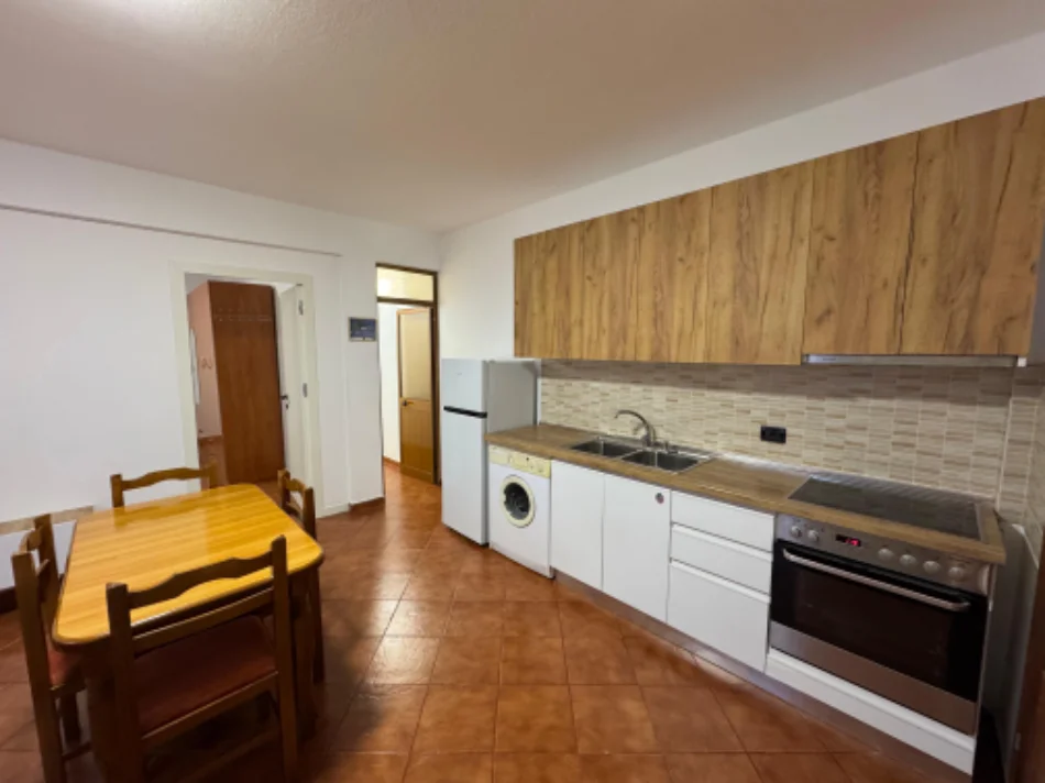 Tirane, jepet me qera apartament 1+1 Kati 1, 55 m² 400 € (Qytet Studenti prane Big Market)