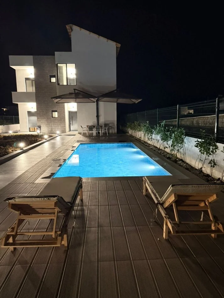 Durres, shitet Vile 2+1 , 150 m² 450.000 € (Gjiri i Lalzit)