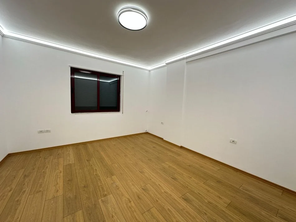 Tirane, shitet 2+1+Ballkon Kati 1, 115 m² 260.000 € (Rruga e Dibres)