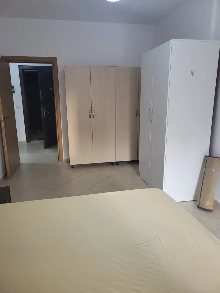 Tirane, jepet me qera apartament 1+1+Ballkon Kati 6, 350 € (Astir)