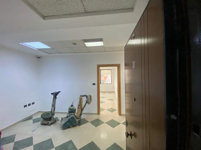Tirane, jepet me qera zyre 110 m² 2.200 Euro (Qender)