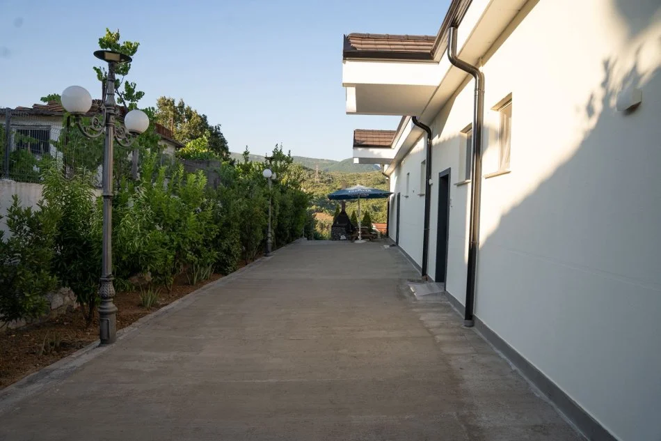 Tirane, shitet Vile , 2.500 m² 600.000 € (Bërzhitë)