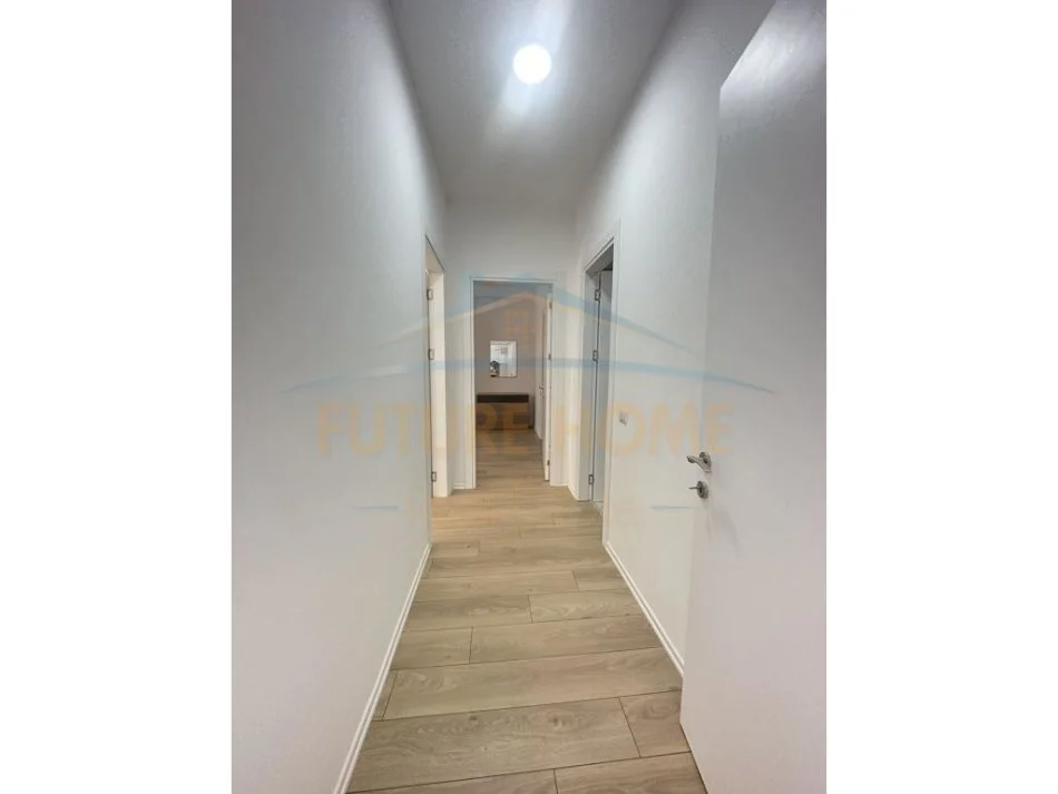 Tirane, jepet me qera apartament 2+1 Kati 9, 107 m² 600 € (UNAZA E RE ,Grand Galley LTE)