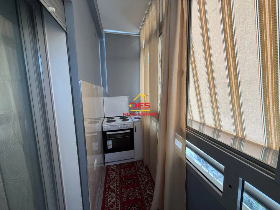Vlore, jepet me qera apartament 2+1+Ballkon Kati 2, 110 m² 350 € (Rruga Çajupi)