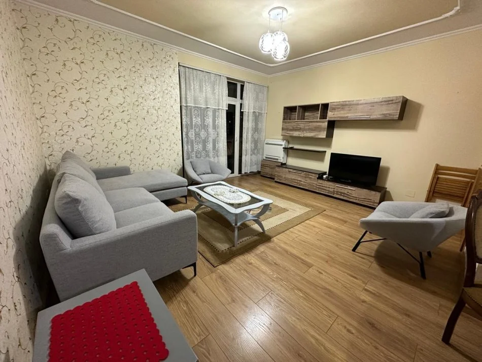 Tirane, jepet me qera apartament 2+1 Kati 5, 100 m² 800 € (Toptani Shoping Center)