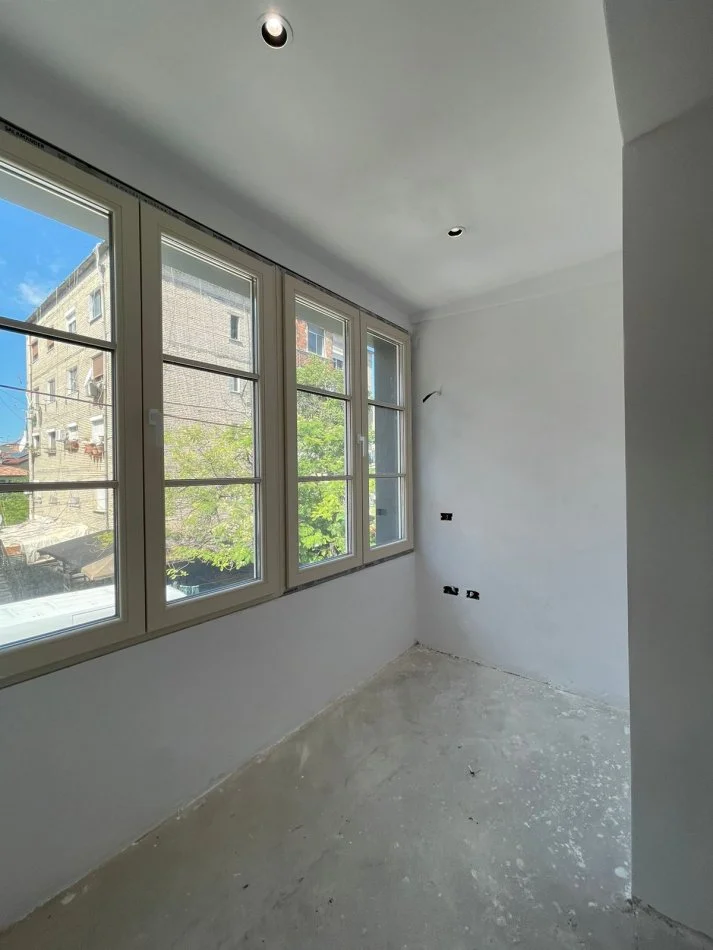 Tirane, shitet apartament 3+1+Ballkon Kati 2, 145.000 m² 203.000 € (shkolla baletit)