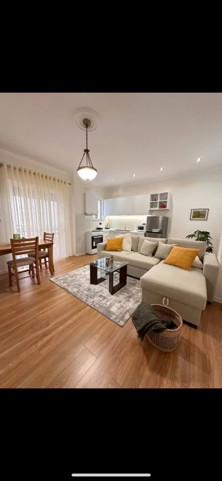 Tirane, jepet me qera apartament 1+1+Ballkon Kati 2, 50 m² 700 € (Shkolla Vasil Shanto)