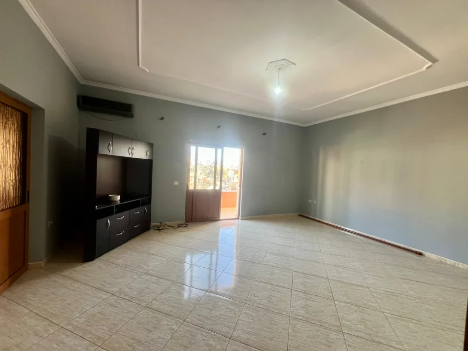 Tirane, jepet me qera apartament 3+1+Aneks+Ballkon Kati 3, 130 m² 400 € (Rruga Shefqet Kuka)