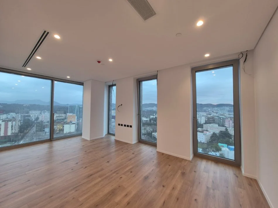 Tirane, jepet me qera zyre Kati 20, 176 m² 3.000 € (Downtown One)