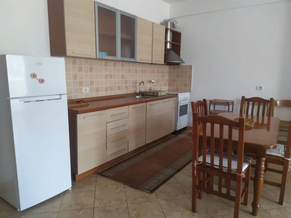 Tirane, jepet me qera apartament 1+1 Kati 3, 65 m² 500 € (Rruga riza cerova)