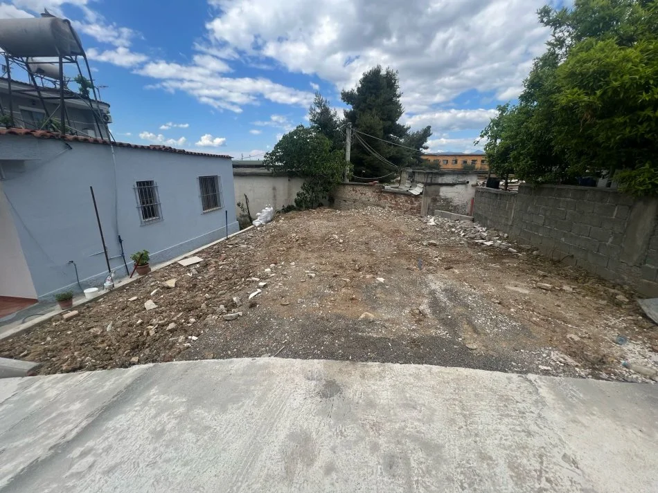 Tirane, jepet me qera shtepi 1 Katshe Kati 1, 400 m² 600 € (Bernardin Palaj)