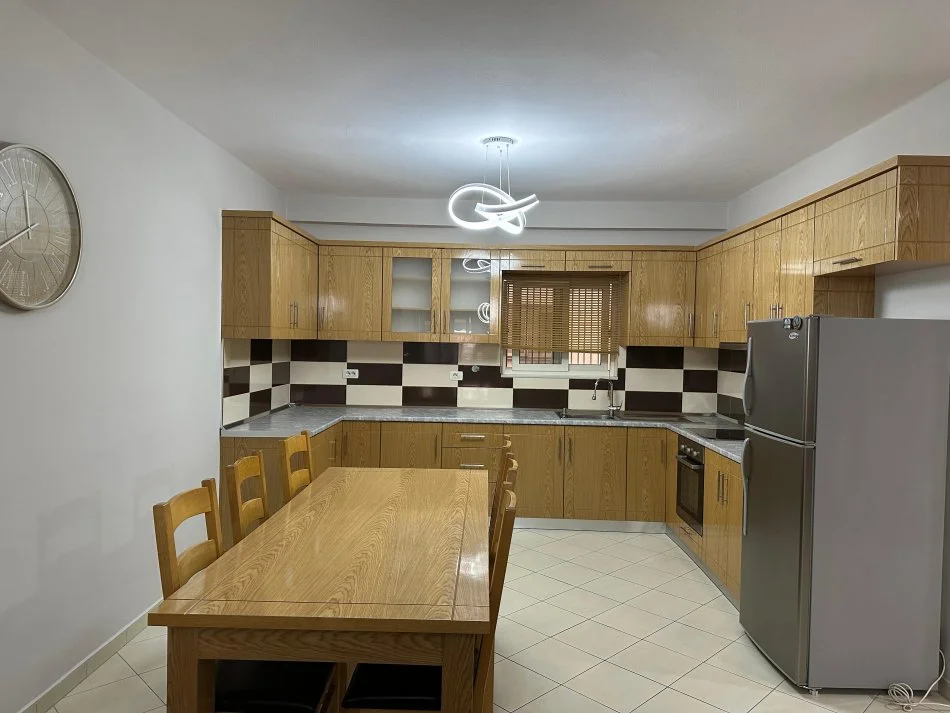 Tirane, shitet apartament 2+1 Kati 2, 114 m² 142.000 € (Ysberisht)