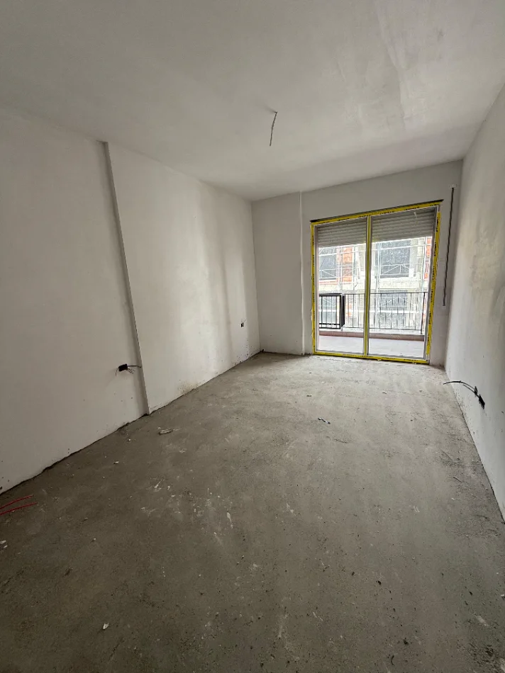 Tirane, shitet apartament 1+1 Kati 5, 60 m² (Paskuqan)