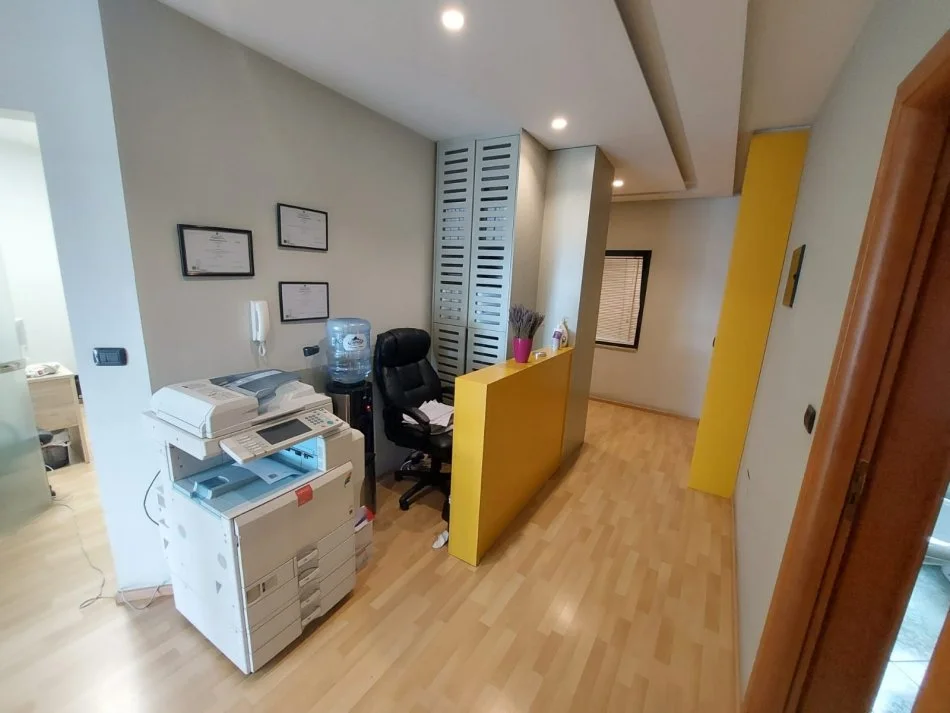 Tirane, jap me qera apartament 3+1+Ballkon, Kati 6, 150 m² 1,500 € (Ismail Qemali)