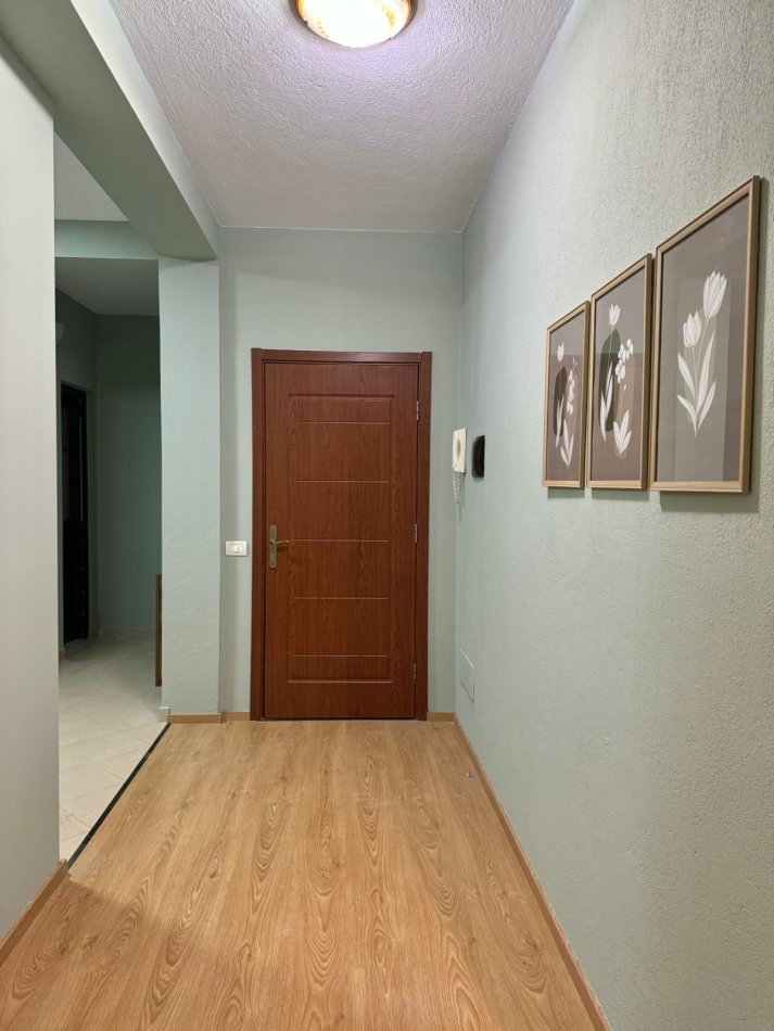 Tirane, jepet me qera apartament 1+1 50 m²,cmimi 37.000 lek (Kongresi manastirit)
