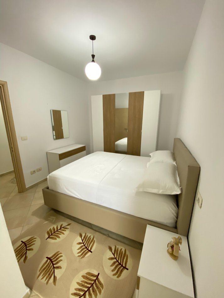 Tirane, jepet me qera apartament 2+1 Kati 8, 90 m² 550 €