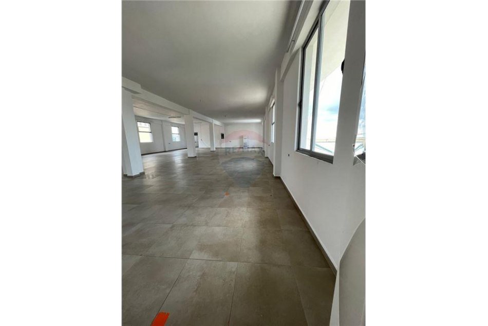 Tirane, jepet me qera ambjent biznesi Kati 2, 434 m² 1.300 € (&quot;Ibrahim Shaqiri&quot;)