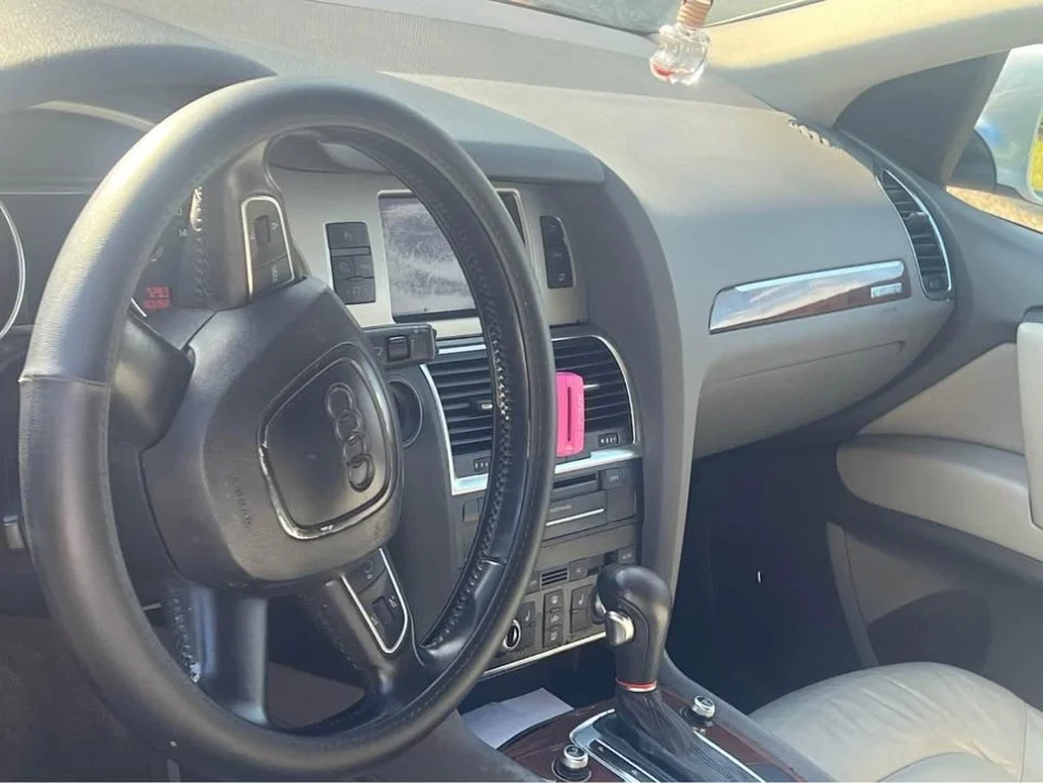 Tirane, shes SUV | Fuoristrad | Xhip Audi Q7 Nafte, gri metalizato automatik Klima 230.000 km 11.000 €