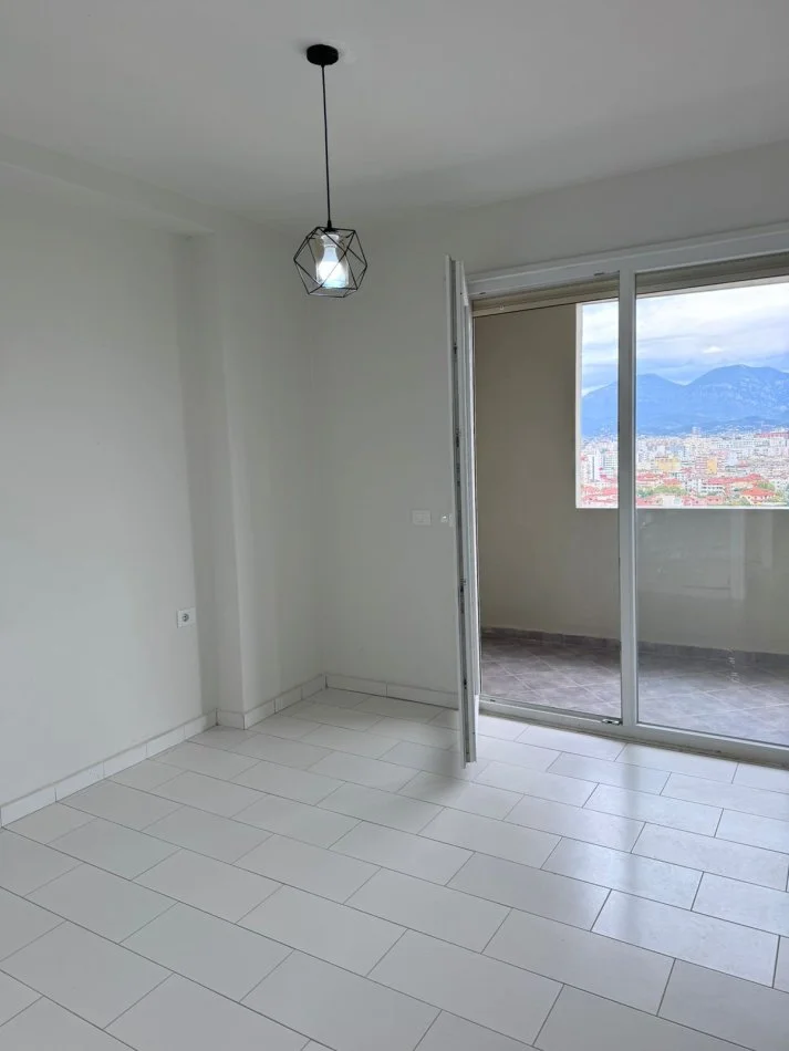 Tirane, jepet me qera apartament 1+1+Ballkon Kati 10, 70 m² 400 € (rruga Bedri Karapici)