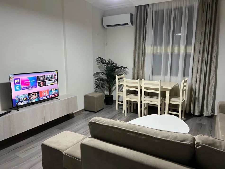Tirane, jepet me qera apartament 1+1+Ballkon Kati 5, 60 m² 650 € (Kompleksi Delijorgji)