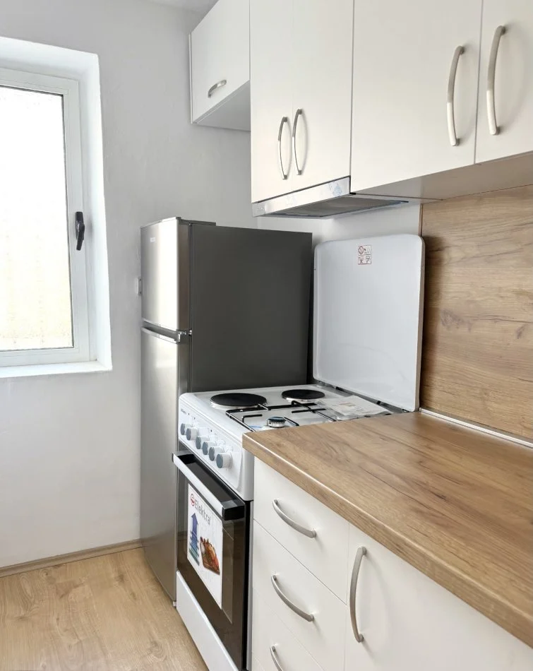 Tirane, jepet me qera apartament 1+1 Kati 2, 60 m² 500 € (rruga Bardhyl)