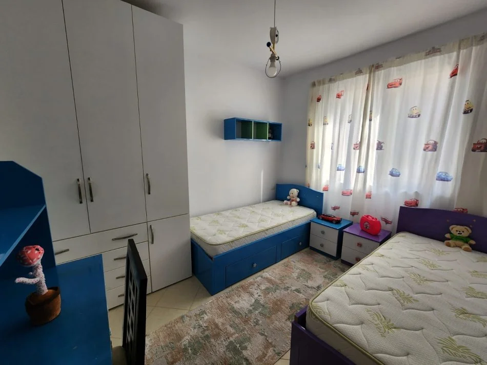Tirane, jepet me qera apartament 2+1 Kati 3, 105 m² 400 € (Fresk pa shkuar ne spar)