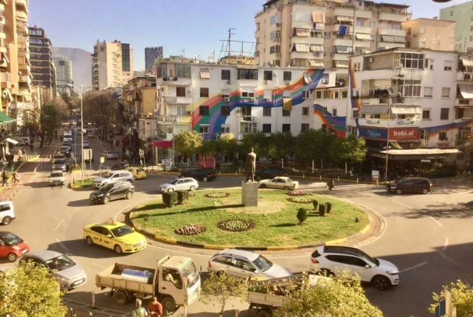 Tirane, jepet me qera apartament 2+1 Kati 4, 62 m² 750 € (Sheshi Willson)