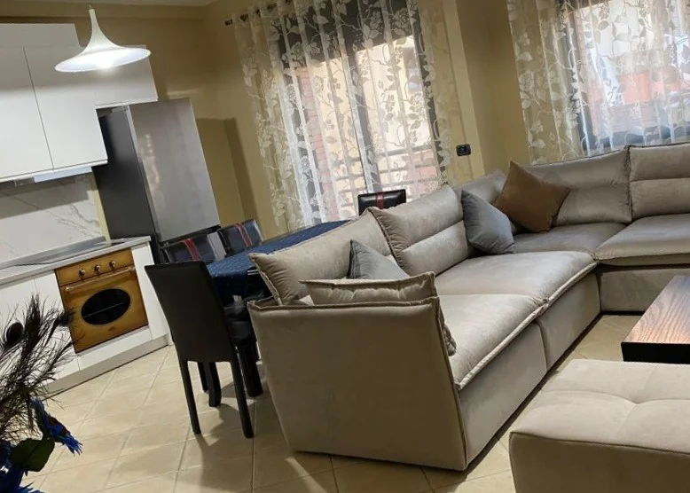 Tirane, jepet me qera apartament 2+1+Ballkon Kati 10, 100 m² 900 € (Pazari ri)