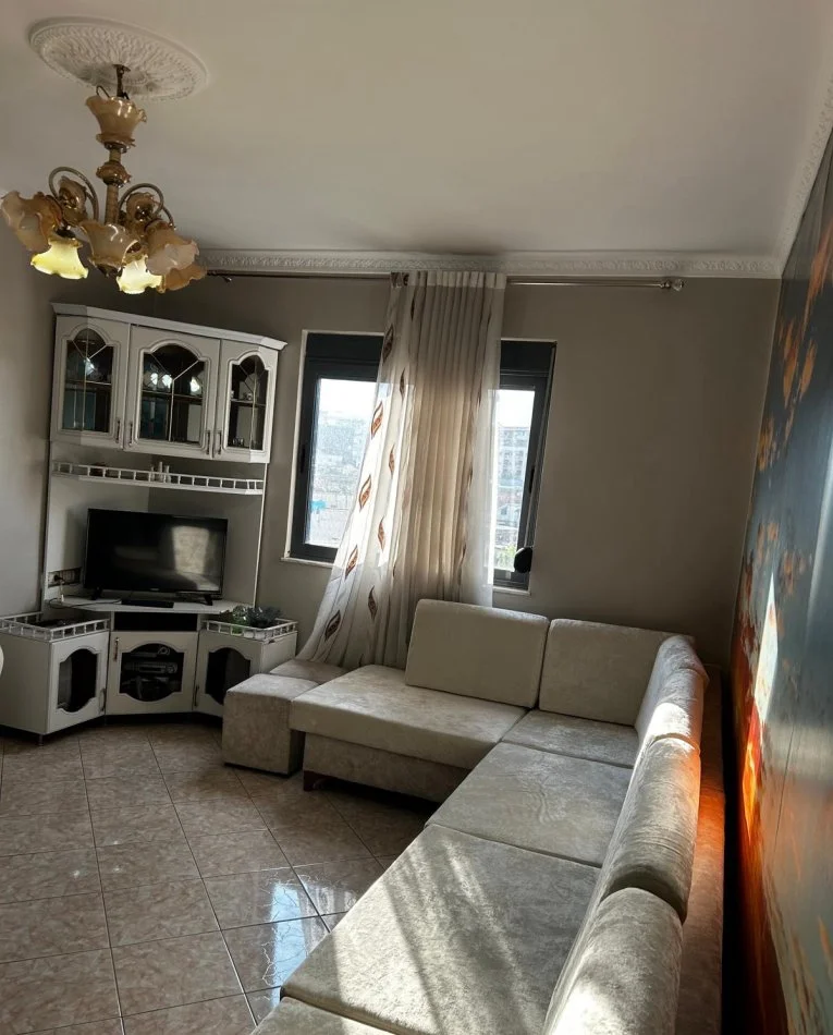 Tirane, jepet me qera apartament 2+1+Ballkon Kati 6, 80 m² 420 € (rruga Dritan Hoxha)