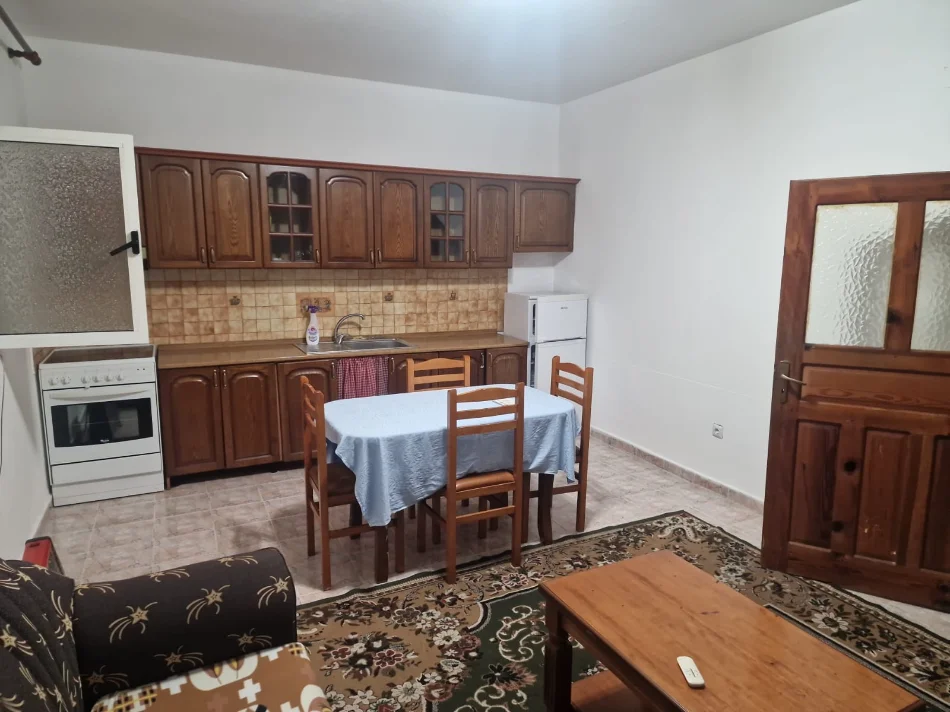 Tirane, jepet me qera 1 Katshe Kati 1, 450 € (rruga siri kodra)