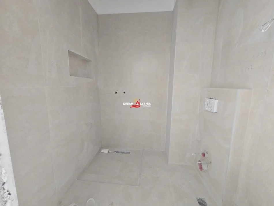 Tirane, shitet apartament 1+1 Kati 5, 118 m² 192.000 € (Kompleksi Aura)