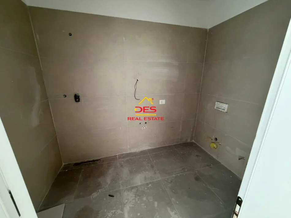 Vlore, shitet apartament 1+1+Ballkon Kati 1, 74 m² 198.030 € (Uji i Ftohtë)