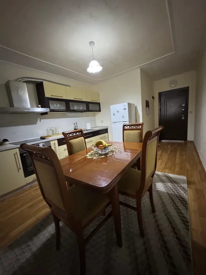 Tirane, jepet me qera apartament 1+1+Ballkon , 500 € 
