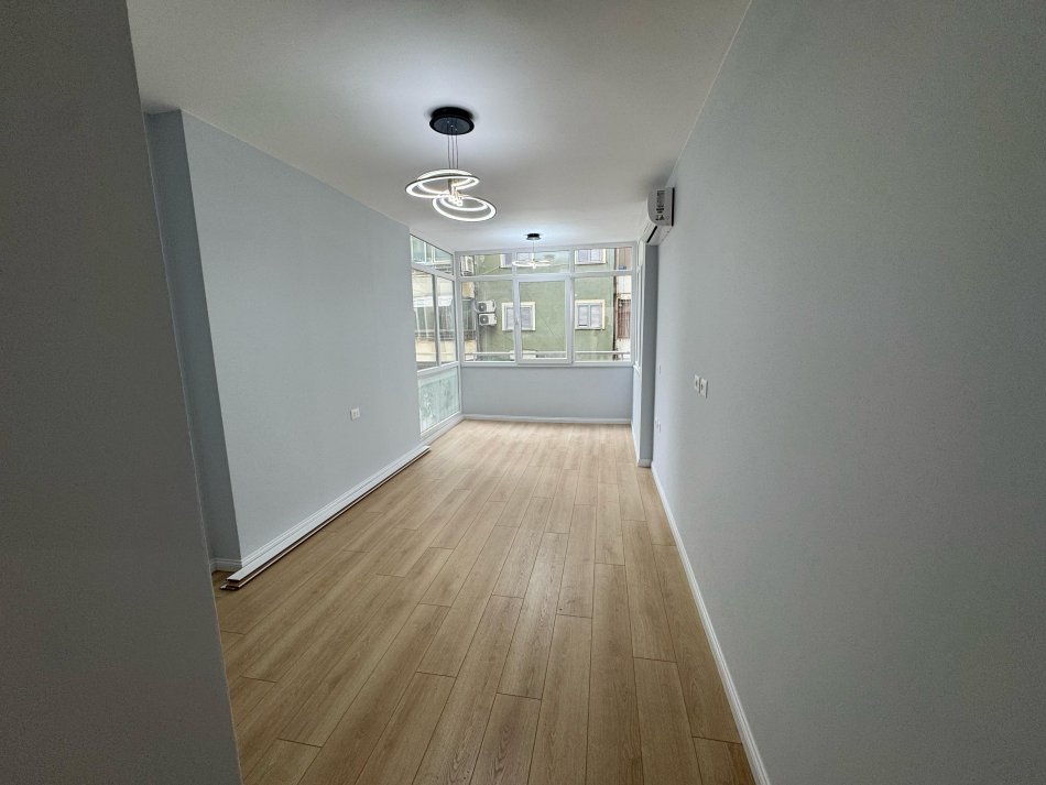 Tirane, shes apartament 2+1+Ballkon Kati 2, 93 m² 265.000 € (Rruga Myslym Shyri)