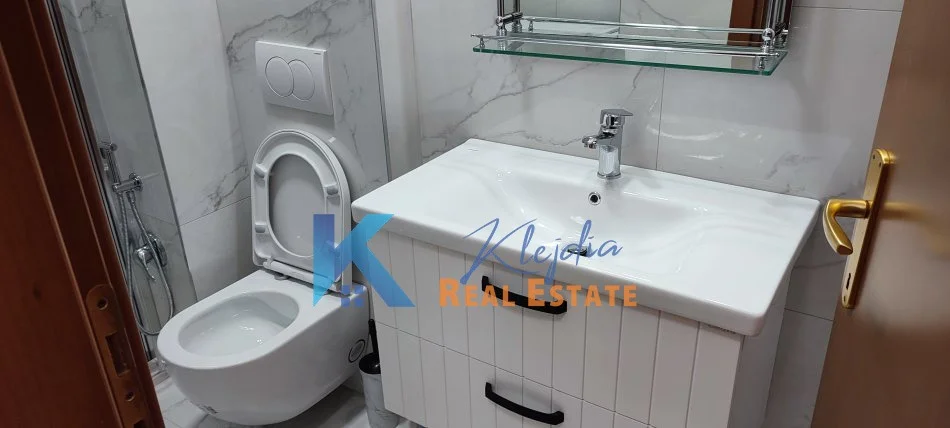 Tirane, jap me qera apartament 1+1+Ballkon Kati 7, 68 m² 470 € (Te xhamia e Tabakeve)